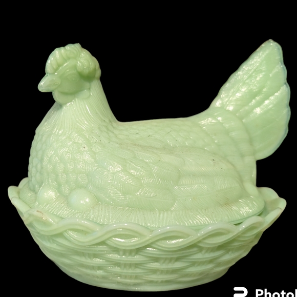 Glass hens on nest. - Picture 2 of 2